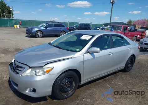 2011 Toyota Camry Le z USA, uszkodzony, nr VIN 4T4BF3EK2BR180937